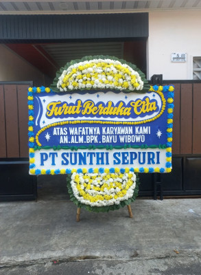 Papan Bunga Duka di Simpang Empat