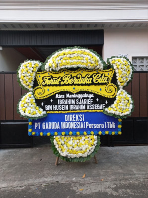 Papan Bunga Duka di Simpang Empat