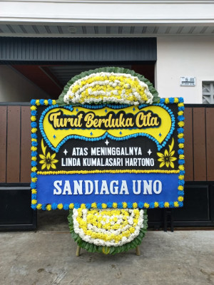 Papan Bunga Duka di Simpang Empat